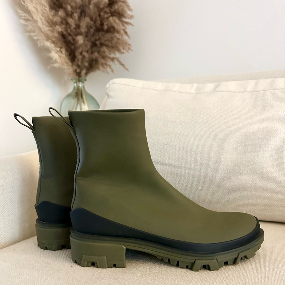 RAG & BONE Army Green Boots
Shiloh rubber-trimmed neoprene rainboots